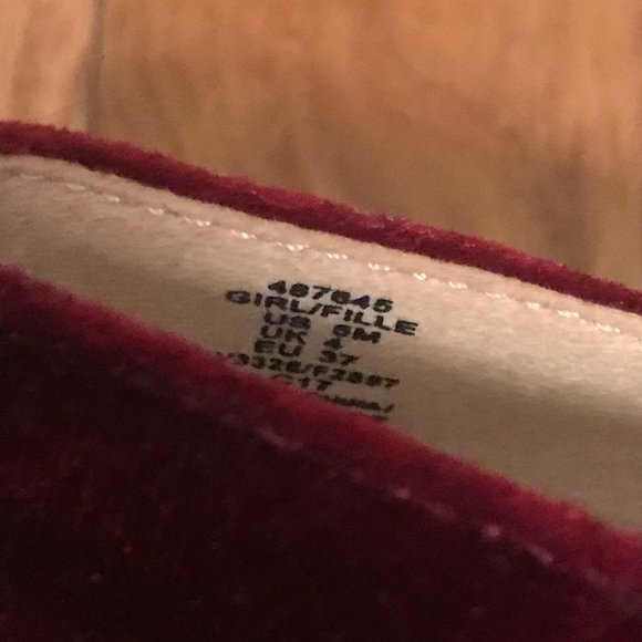 Ruby red velvet valentine heart flats from Lands' End, size 5 - Picture 4 of 4